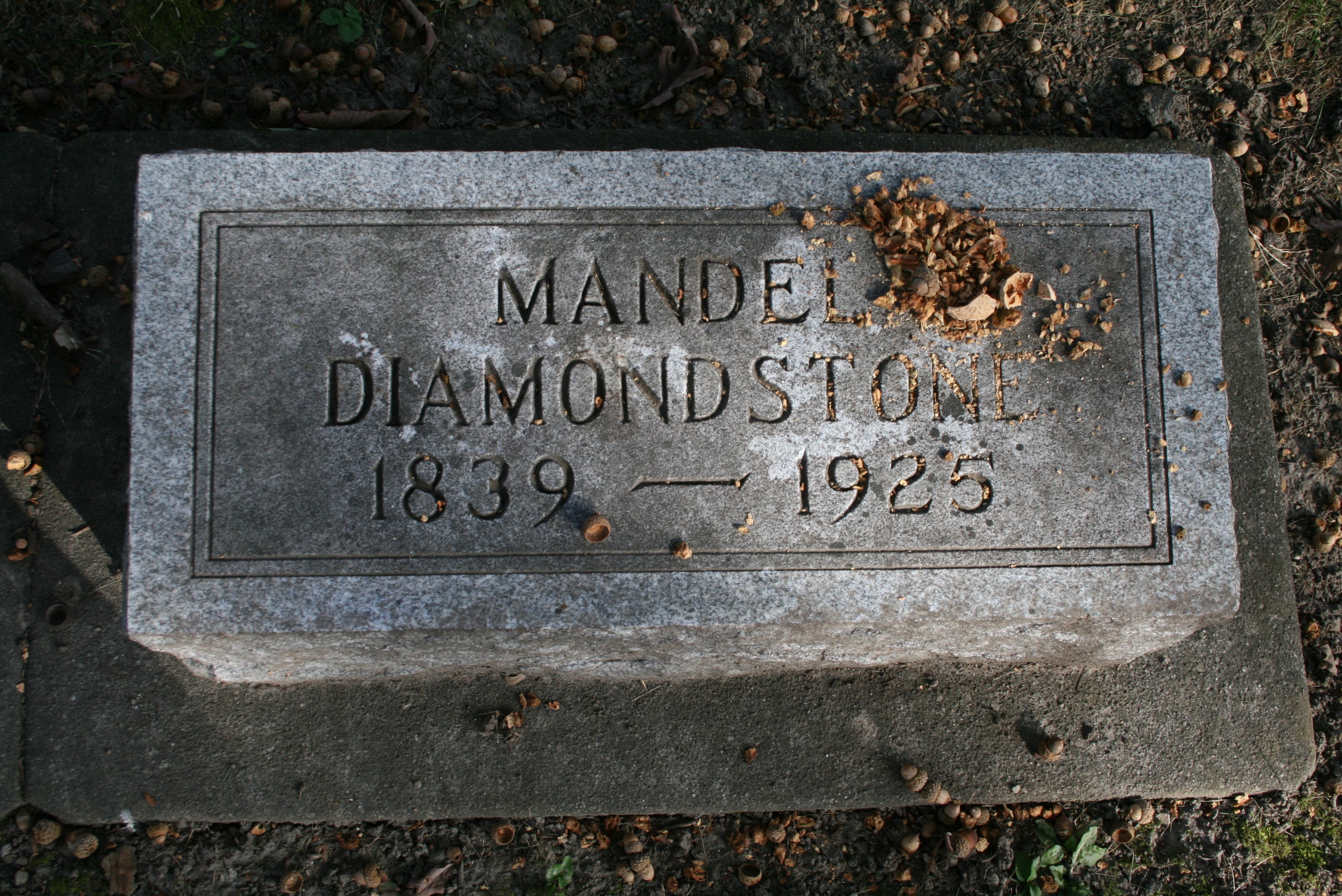Diamondstone, Mandel