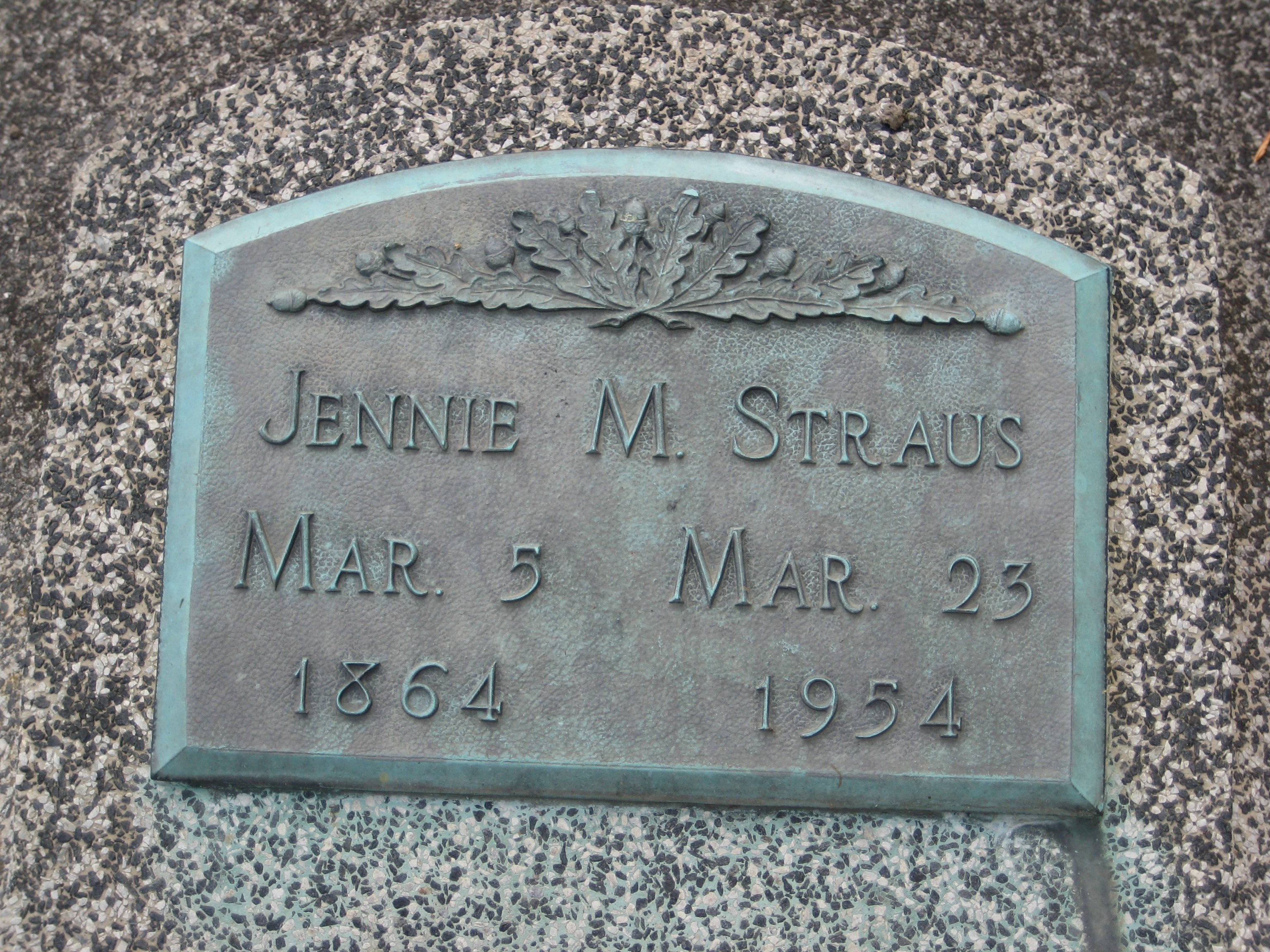 Straus, Jennie